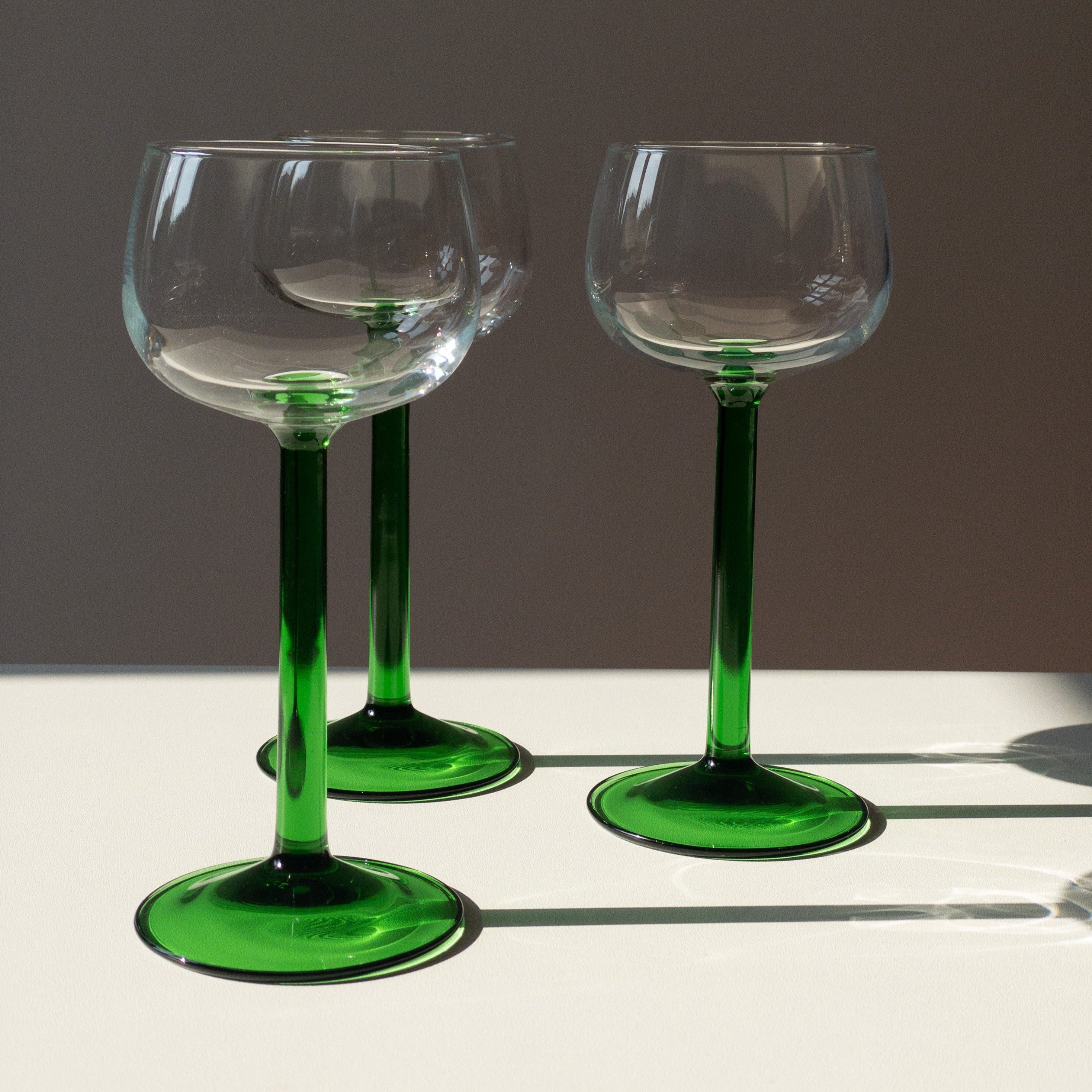 2x Vintage Luminarc wine glasses - straight stem