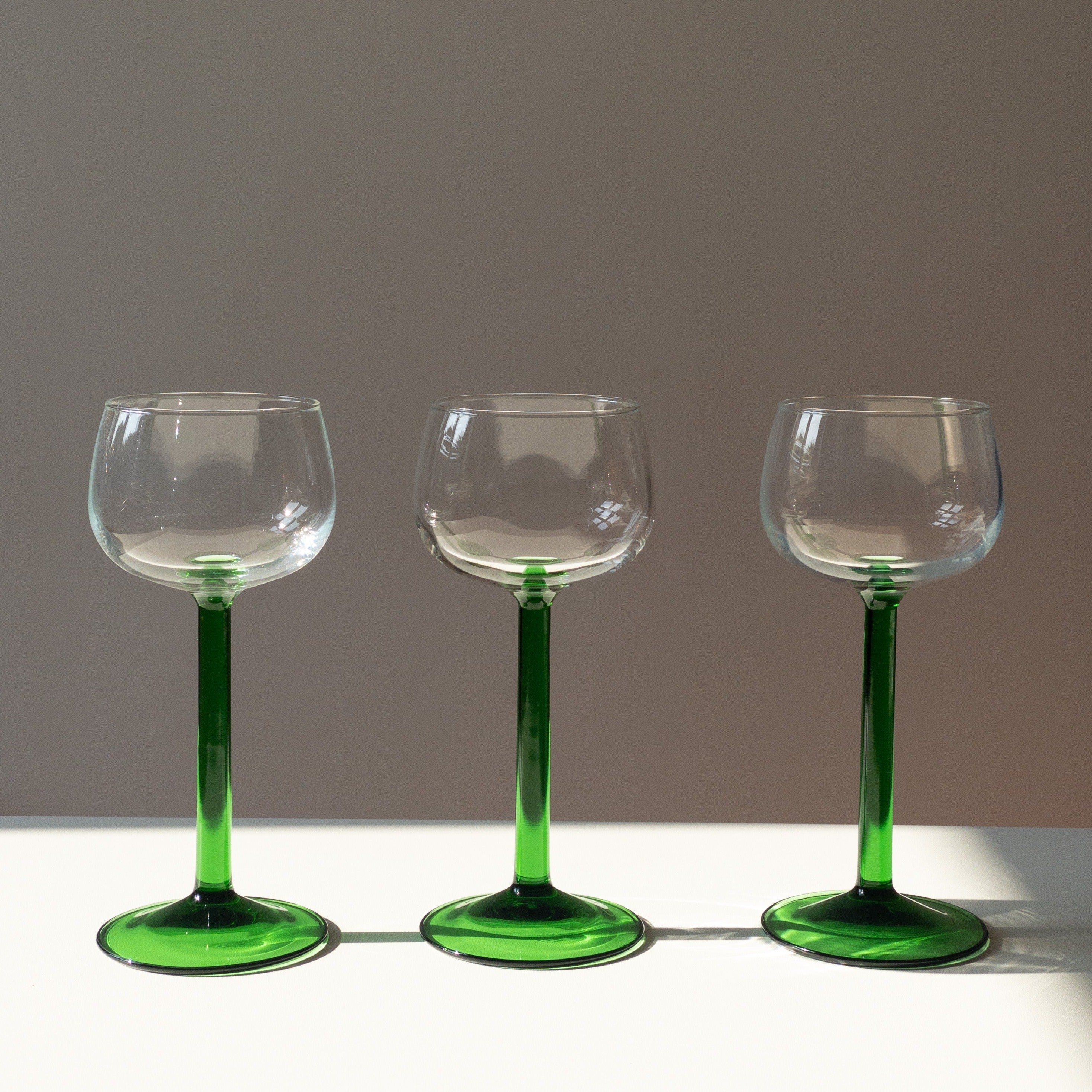 2x Vintage Luminarc wine glasses - straight stem