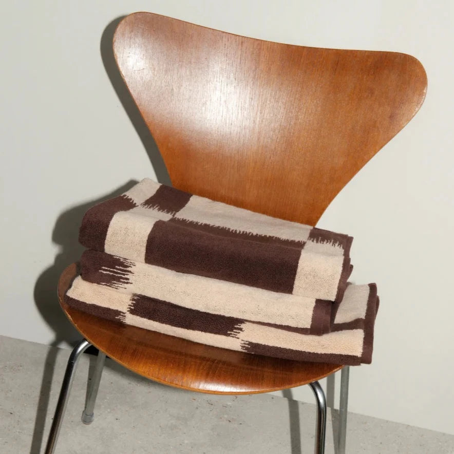 Karin Badetuch - Walnut/Cream