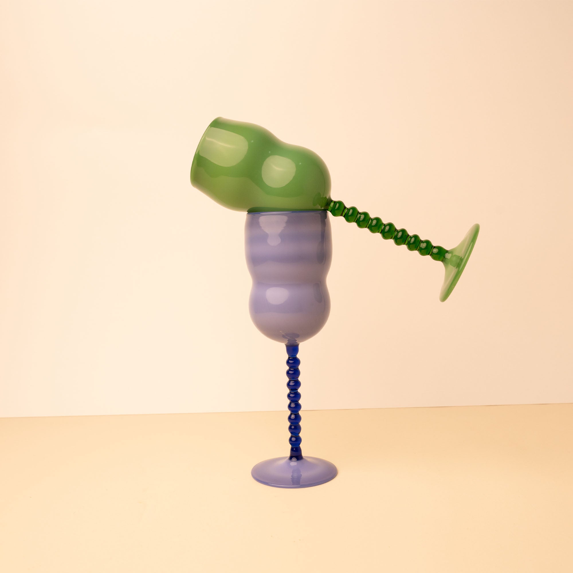 Dreamlike wine glass - green