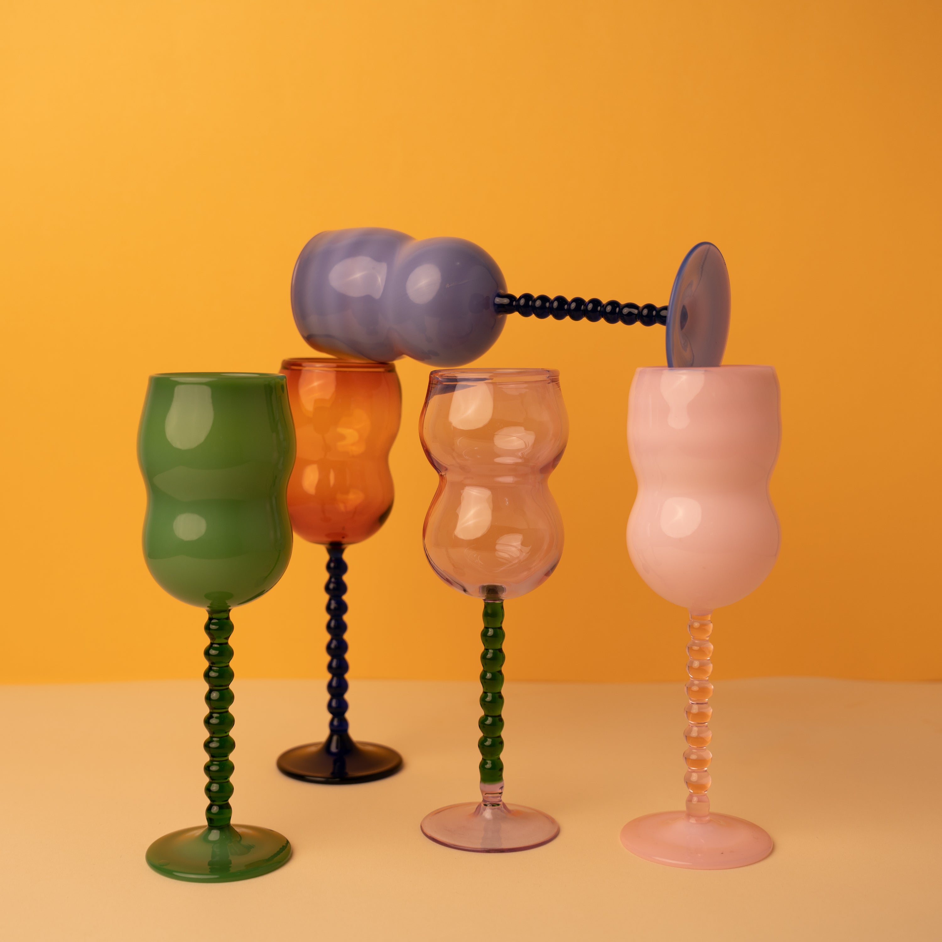 Dreamlike wine glass - green