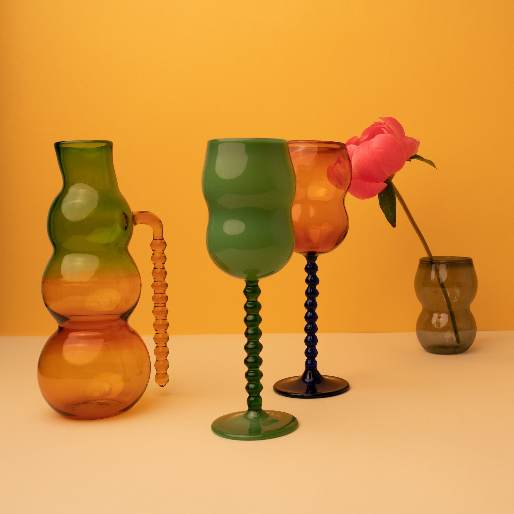 Dreamlike wine glass - green