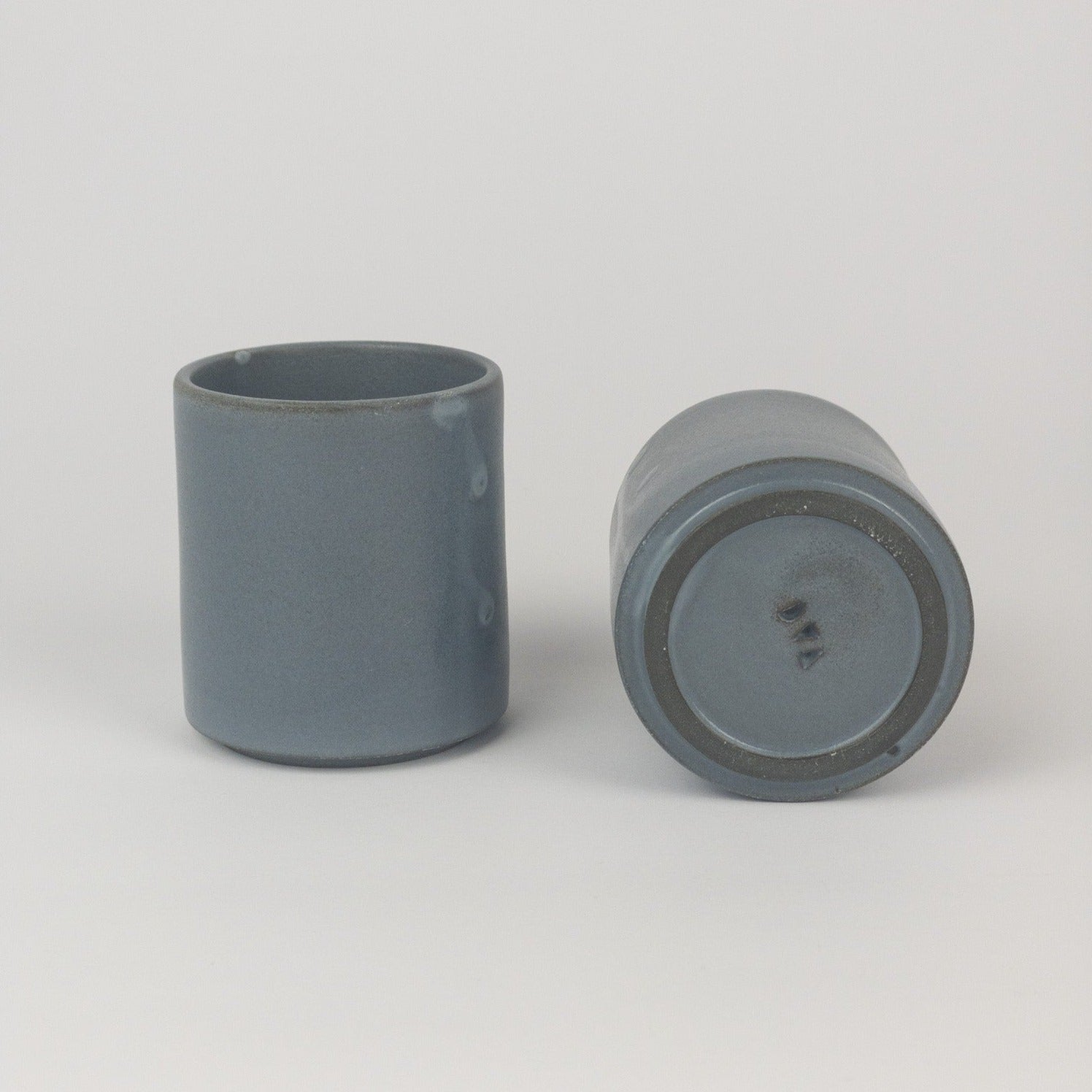 Kaffeebecher DVA Kolektiv Minimalistisches Keramikdesign