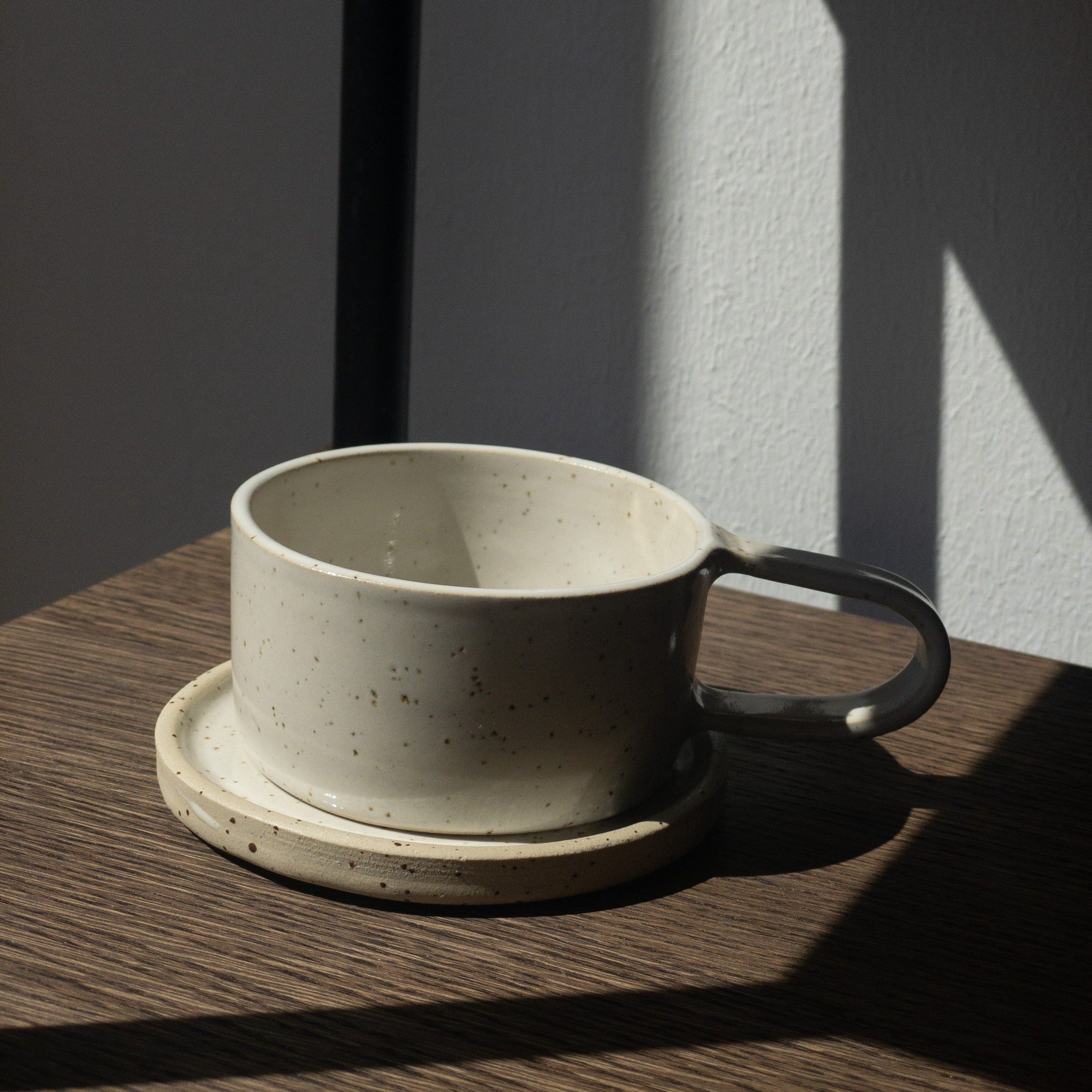 Tasse mit Untersetzer - mit Pigmenten