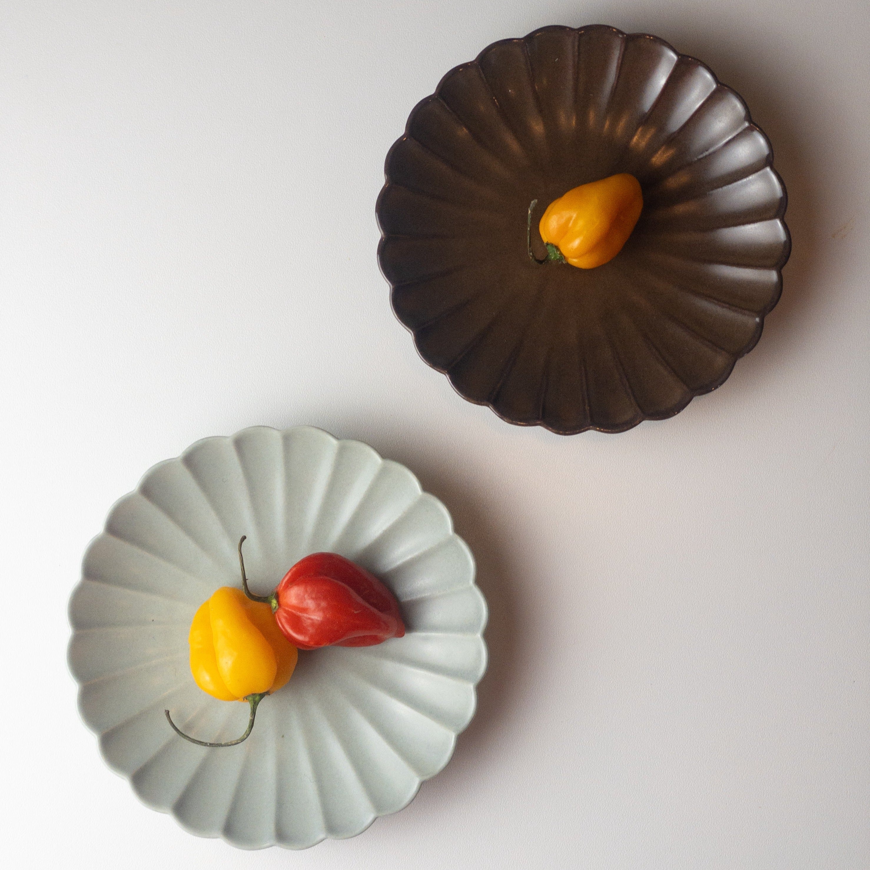 Japanese Plate Chrysanthemum - ASAGI Gray - Small (S)