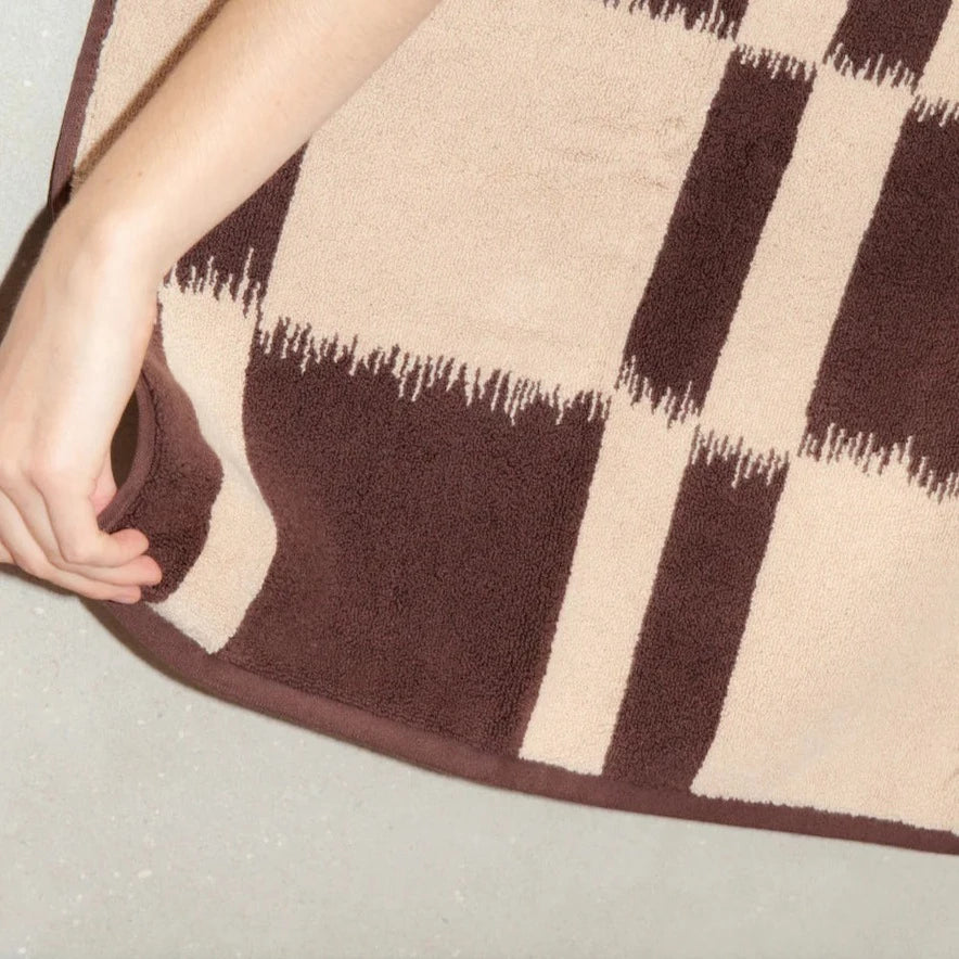 Karin Badetuch - Walnut/Cream