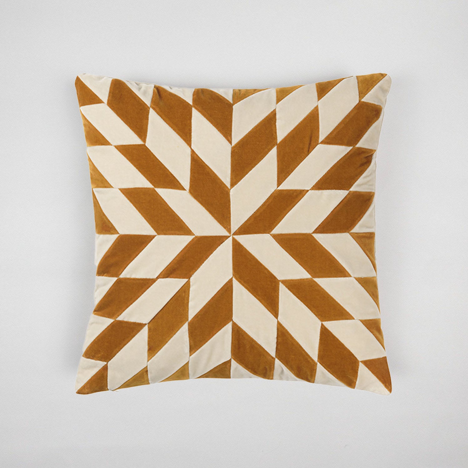 Cushion Nova - Curry