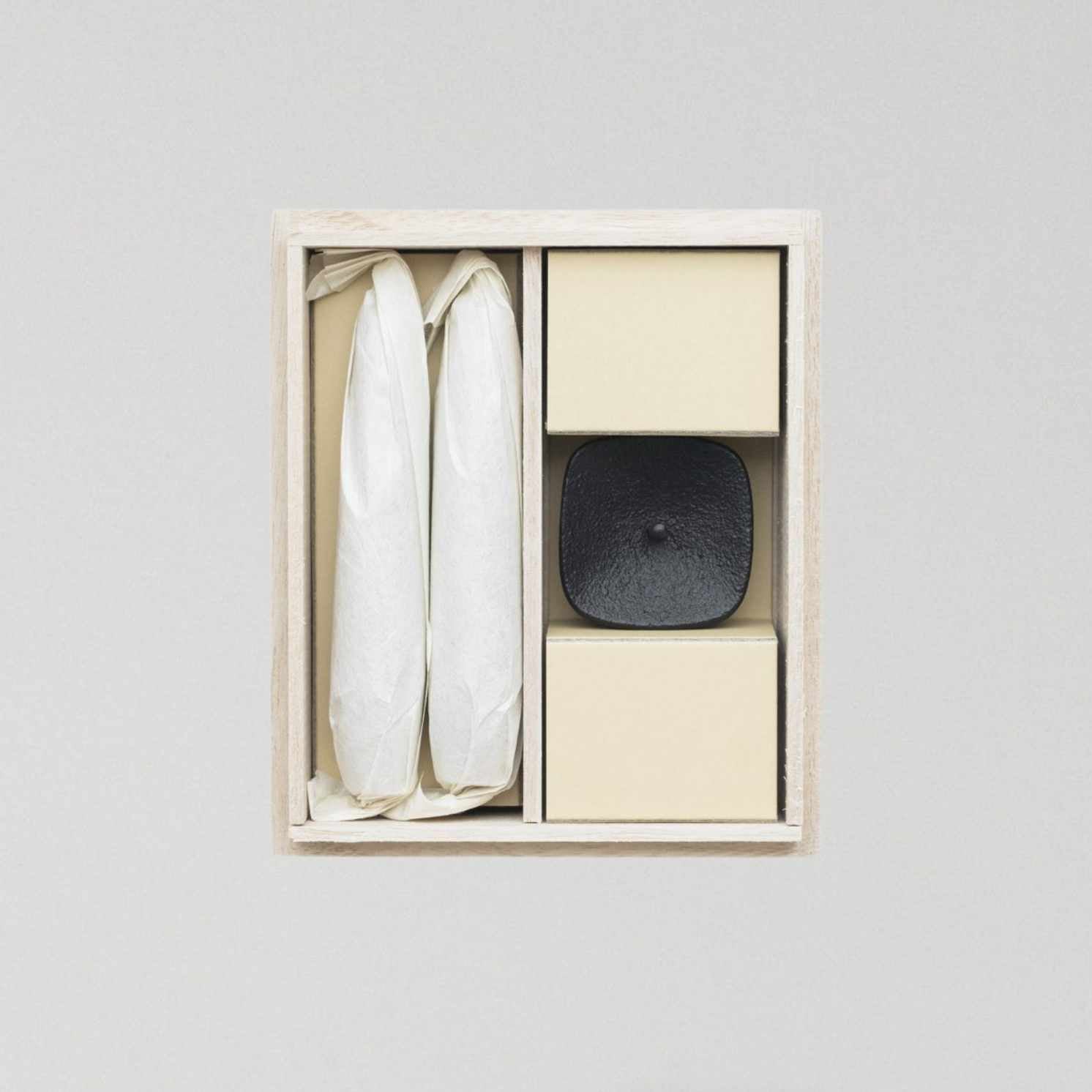 Japanisches Kerzen-Set TOHAKU mit Koma Kerzenhalter - Medium (M)